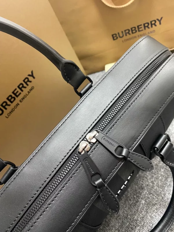 Burberry bag - rep bags