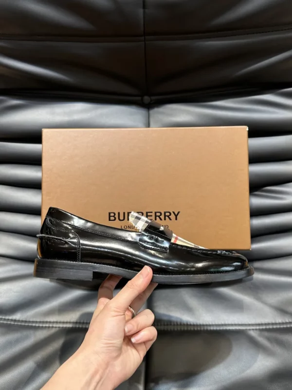 Burberry shoes - Replica shoes