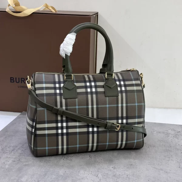 Burberry bag - rep bags