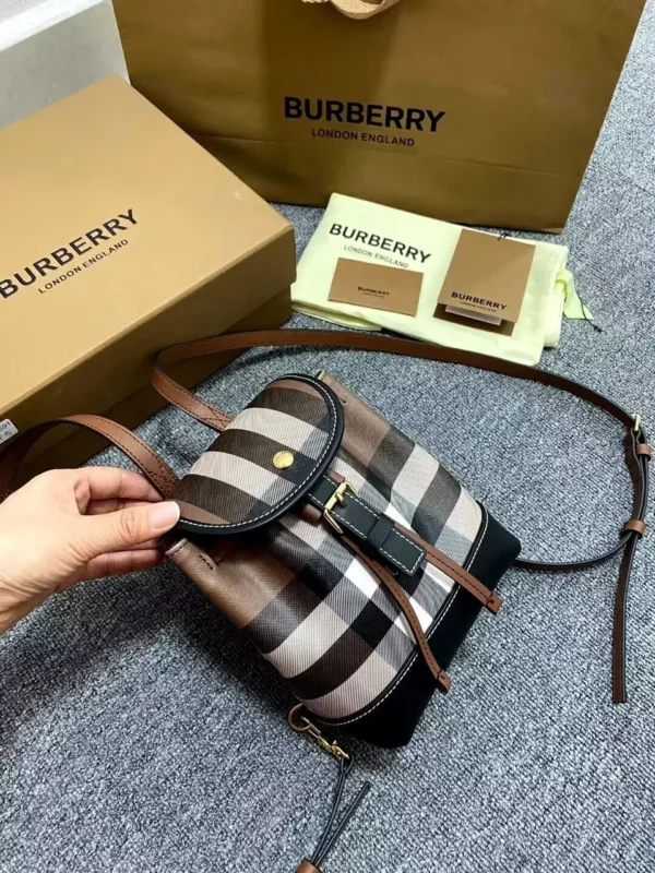 Burberry bag - rep bags