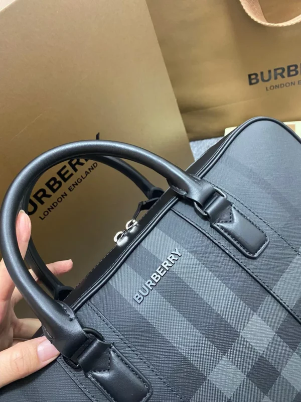 Burberry bag - rep bags