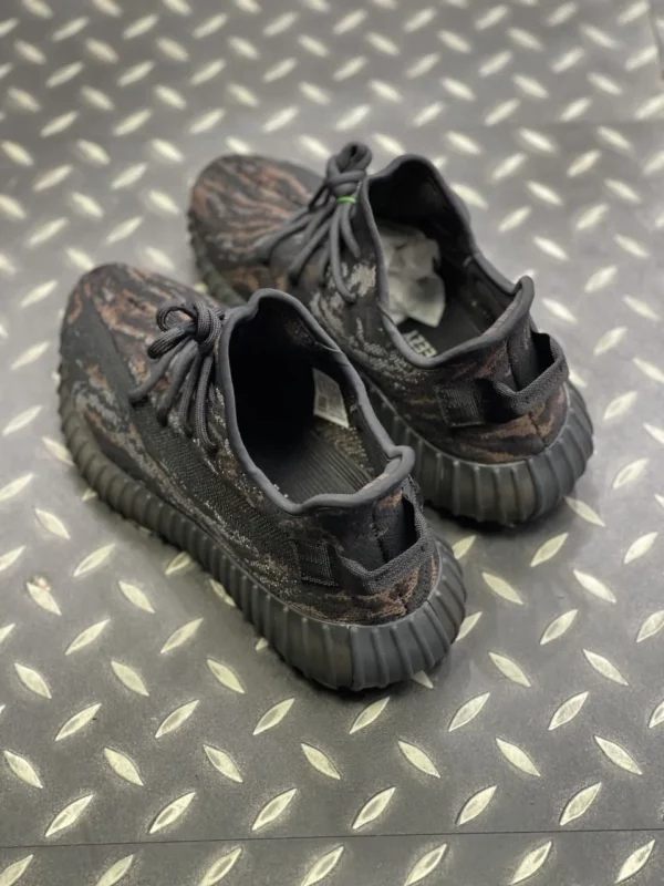 Yeezy shoes - rep shoes