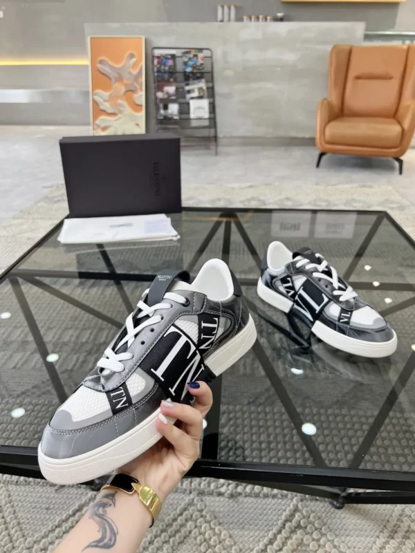 Valentino shoes - Replica shoes