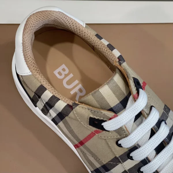 Burberry shoes - rep shoes