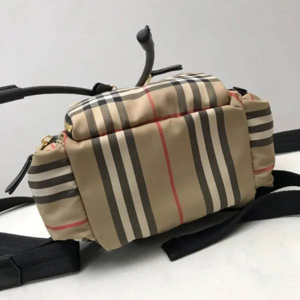 Burberry bag - rep bags