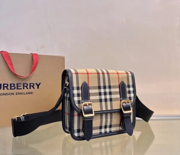 Burberry bag - rep bags