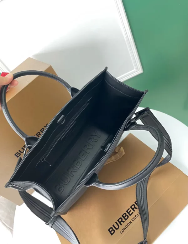 Burberry bag - rep bags