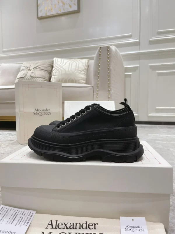 Alexander MCQueen shoes - Replica shoes