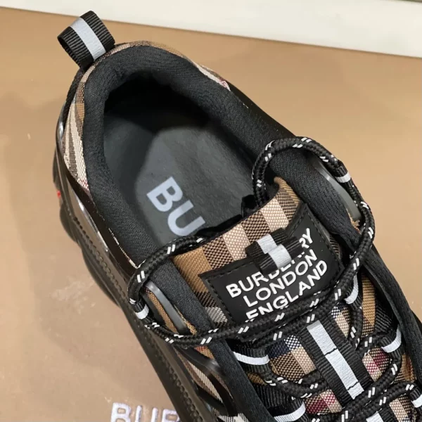 Burberry shoes - Replica shoes