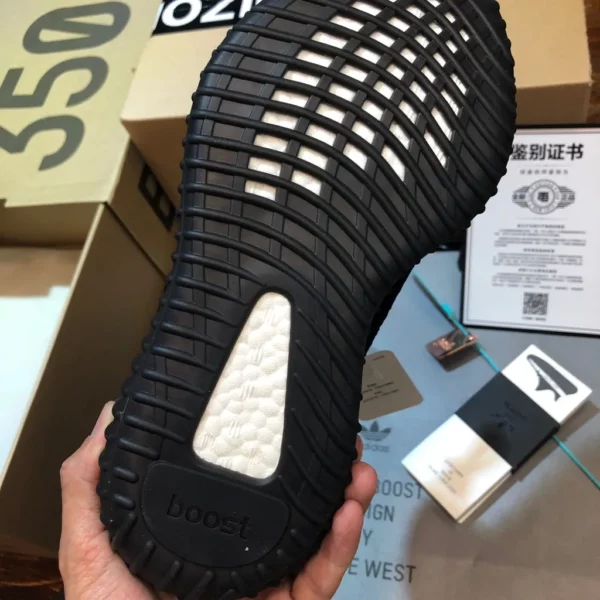 Yeezy shoes - Replica shoes