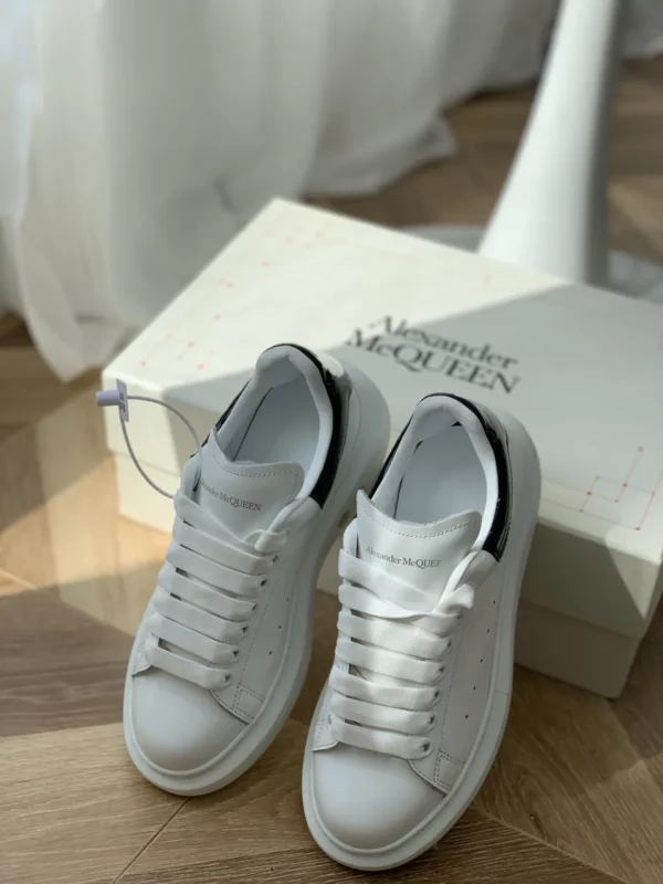 Alexander MCQueen shoes - Replica shoes