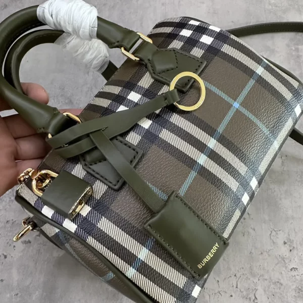 Burberry bag - rep bags