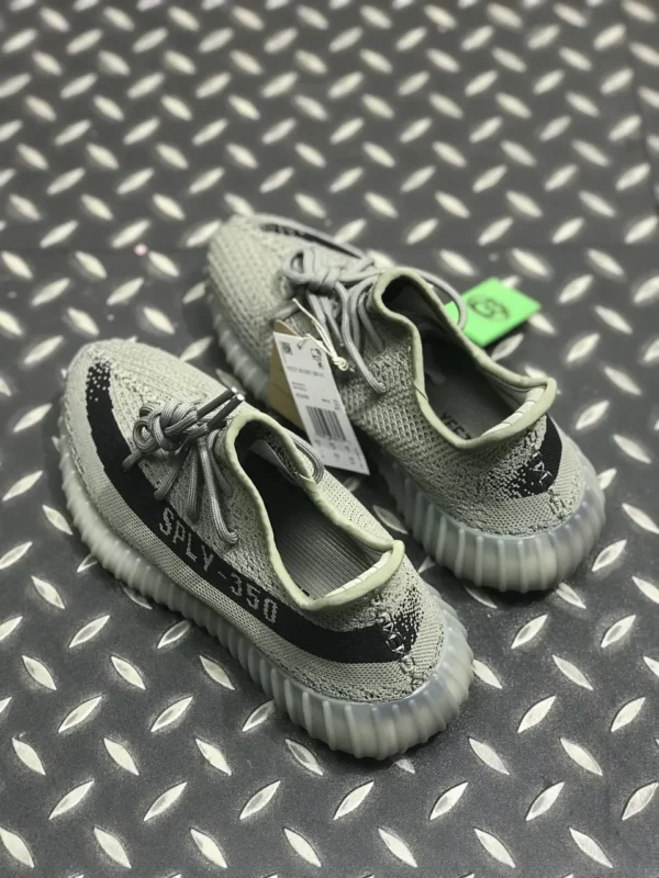 Yeezy shoes - Replica shoes