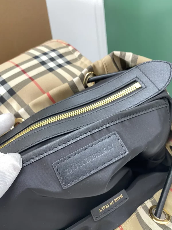 Burberry bag - rep bags