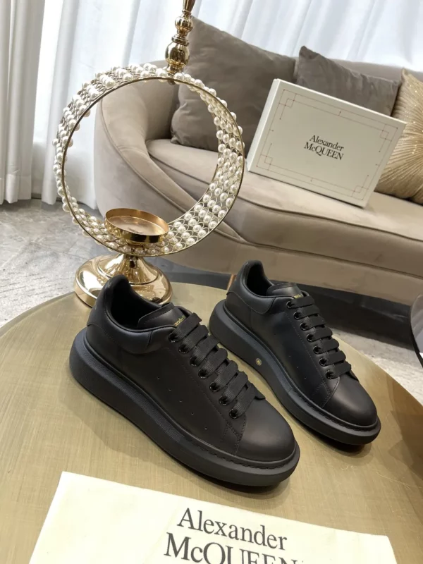 Alexander MCQueen shoes - rep shoes