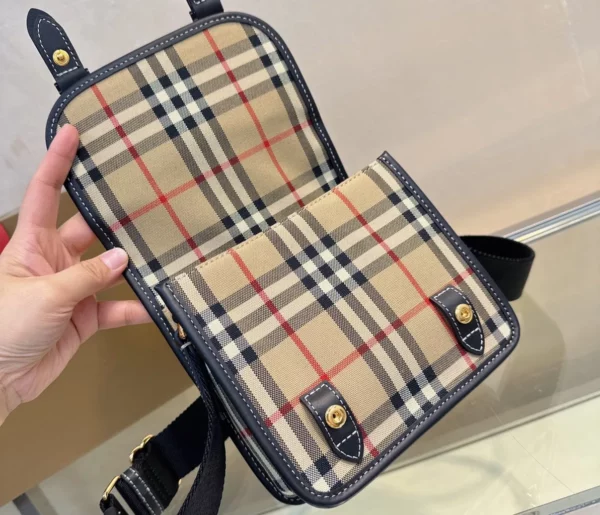 Burberry bag - rep bags