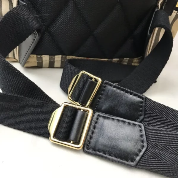 Burberry bag - rep bags