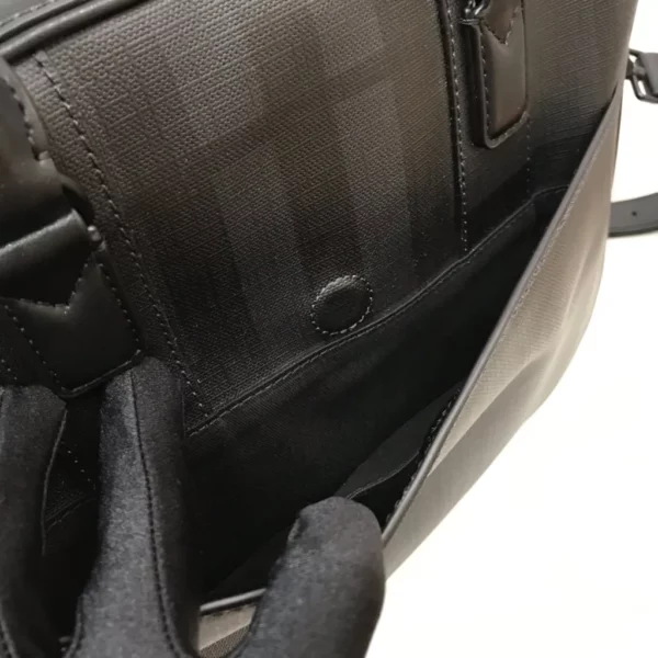 Burberry bag - rep bags