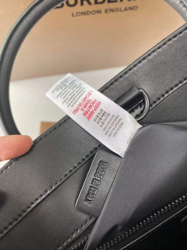 Burberry bag - rep bags