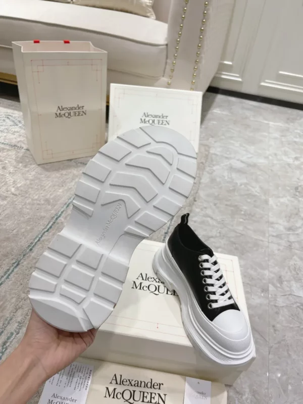 Alexander MCQueen shoes - Replica shoes