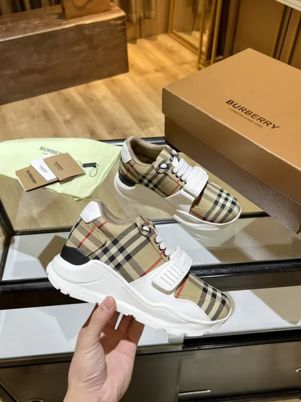 Burberry shoes - Replica shoes