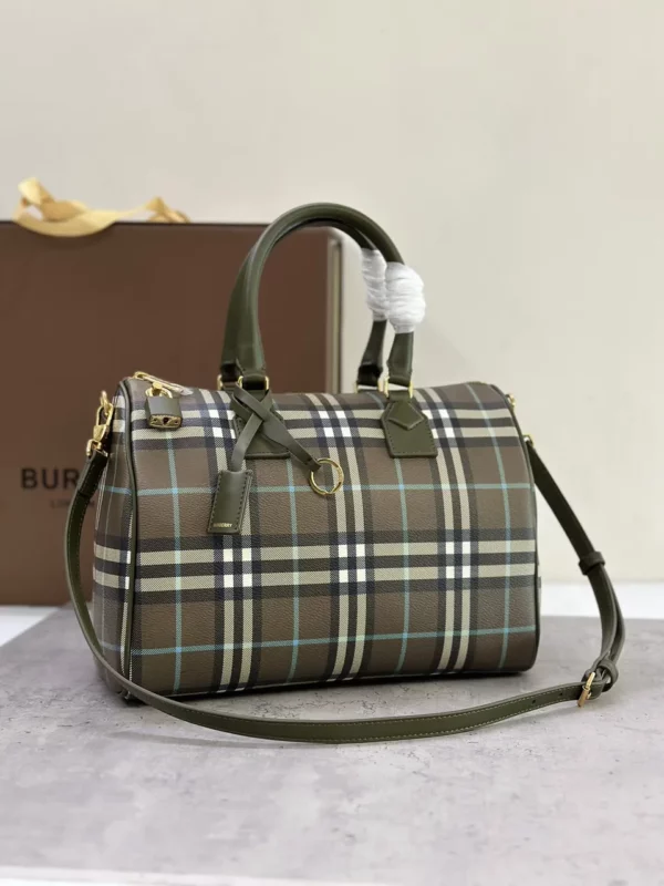 Burberry bag - rep bags