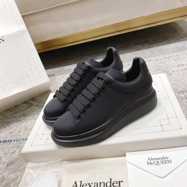 Alexander MCQueen shoes - Replica shoes