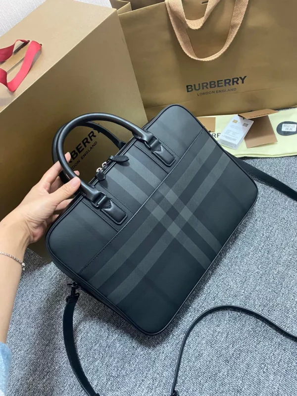 Burberry bag - rep bags