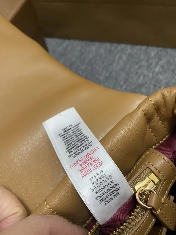 Burberry bag - rep bags