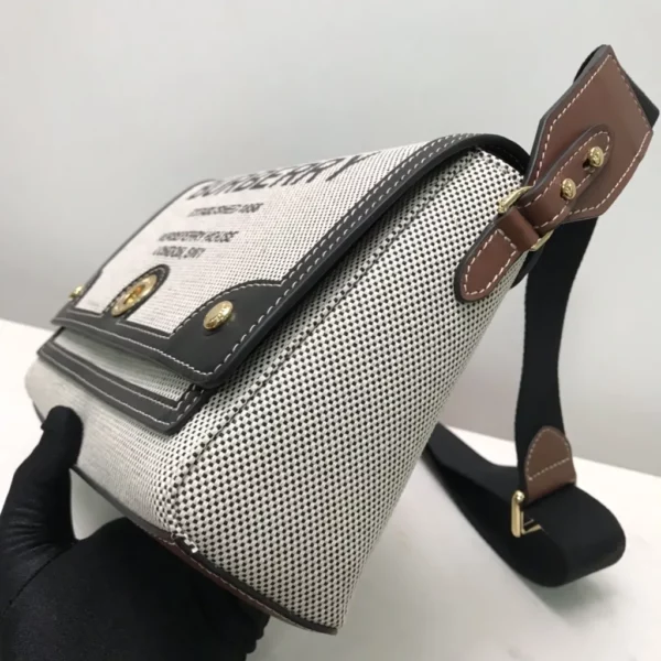 Burberry bag - rep bags