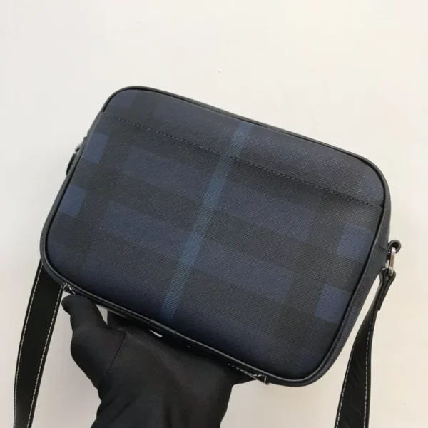 Burberry bag - rep bags