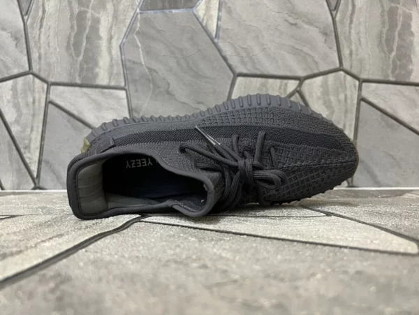 Yeezy shoes - Replica shoes