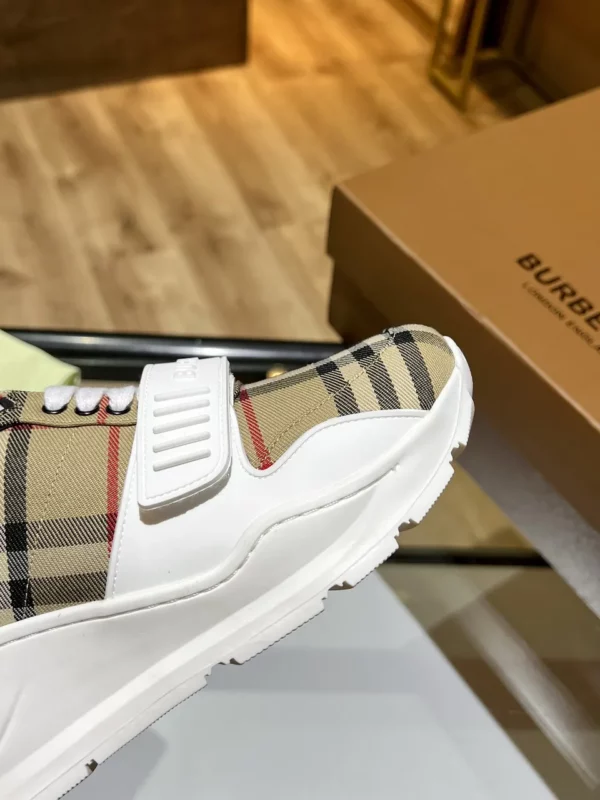 Burberry shoes - Replica shoes