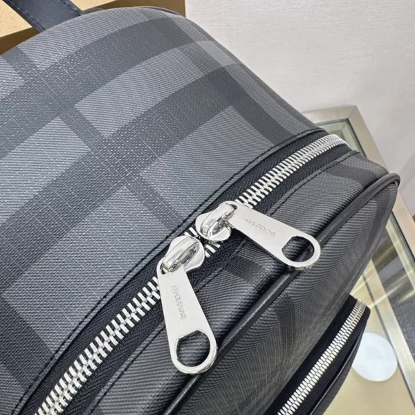 Burberry bag - rep bags