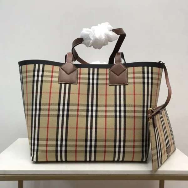 Burberry bag - rep bags