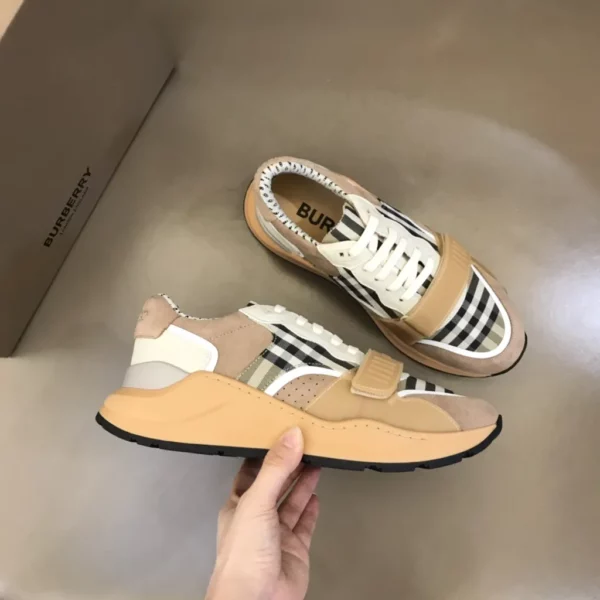 Burberry shoes - Replica shoes