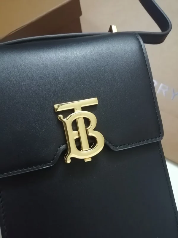 Burberry bag - rep bags