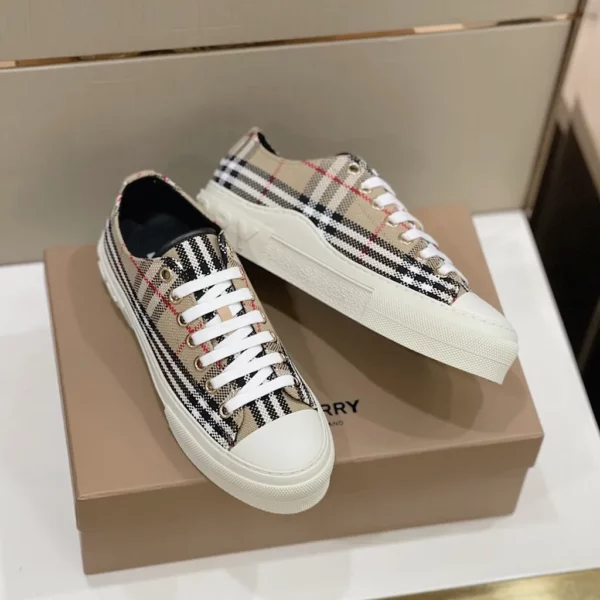 Burberry shoes - rep shoes