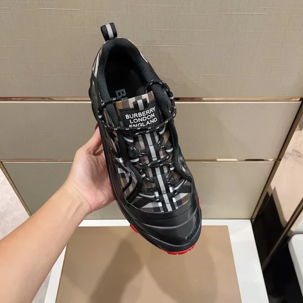 Burberry shoes - Replica shoes