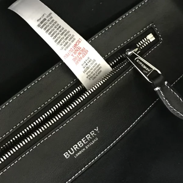 Burberry bag - rep bags