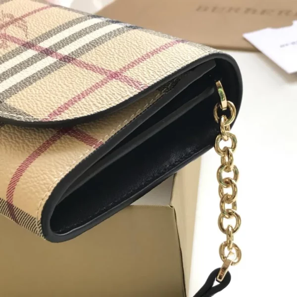 Burberry bag - rep bags