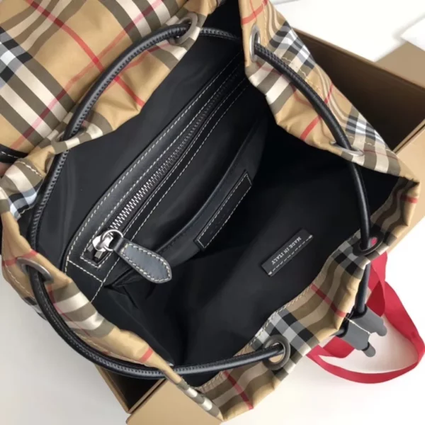 Burberry bag - rep bags