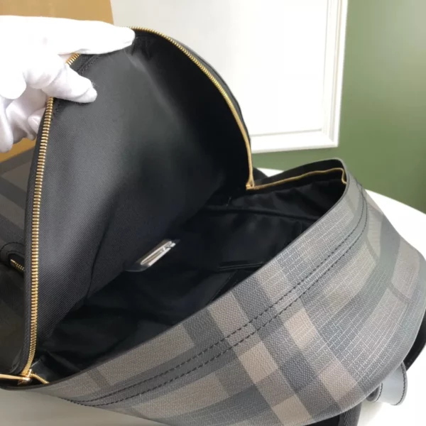 Burberry bag - rep bags