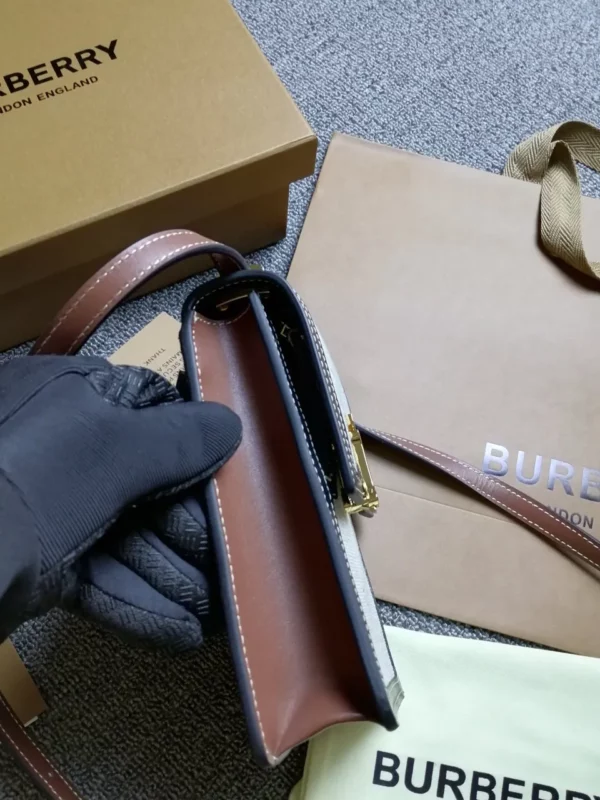 Burberry bag - rep bags