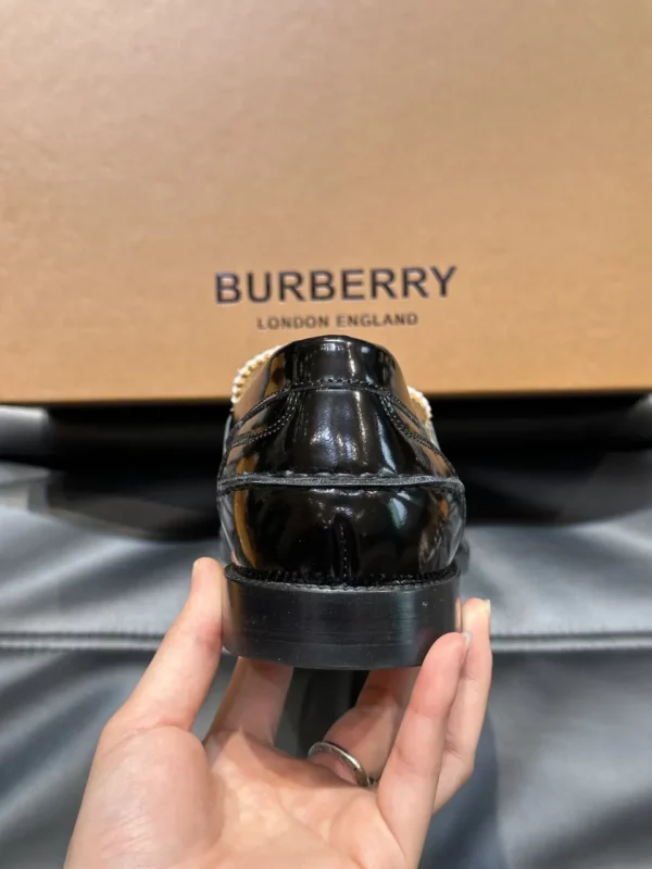 Burberry shoes - Replica shoes