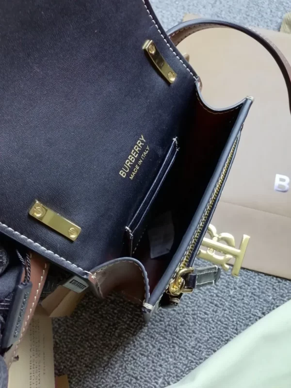 Burberry bag - rep bags