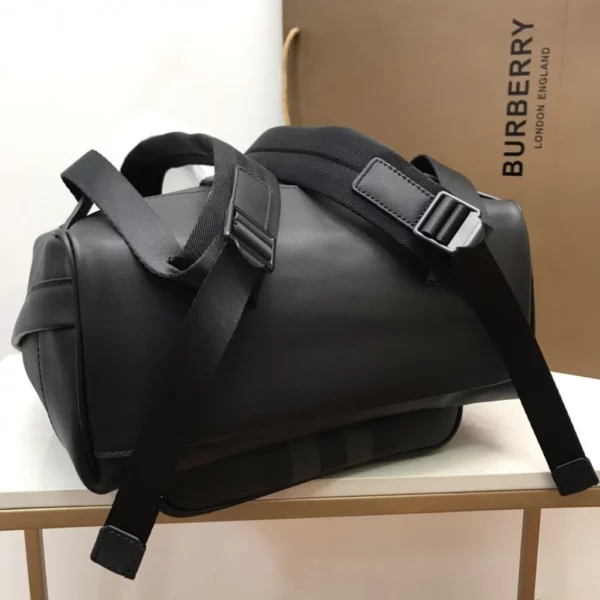 Burberry bag - rep bags