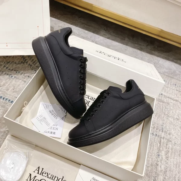 Alexander MCQueen shoes - Replica shoes