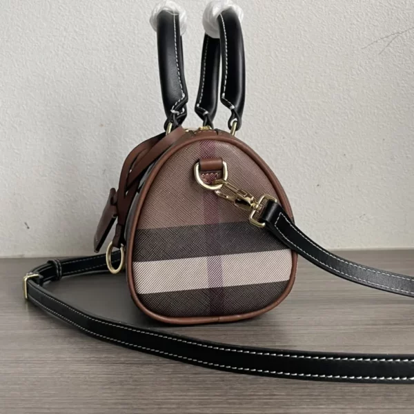 Burberry bag - rep bags