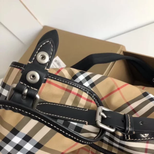 Burberry bag - rep bags